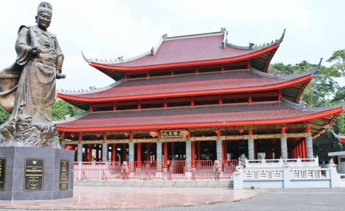 Klenteng Sam Po Kong memiliki desain bergaya Tiongkok yang indah